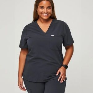 WOMAN’S NIGHT SKY CATARINA SCRUB TOP ONE POCKET